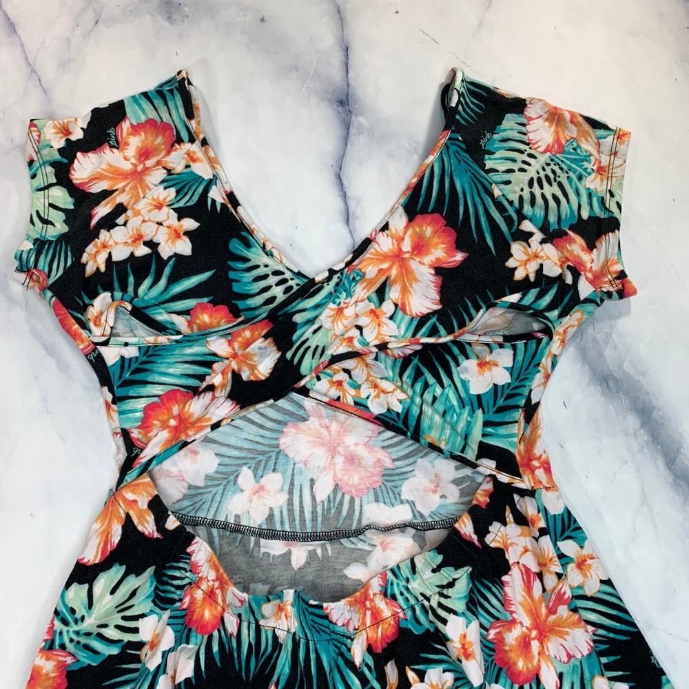 PINK Victoria's Secret Floral Cross Back Dress - Picture 4 of 8